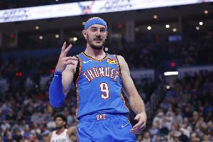 333体育|电竞-官方网站-攻防全面！卡鲁索8中5砍下15分5篮板6助攻2帽 正负值+23冠绝全场