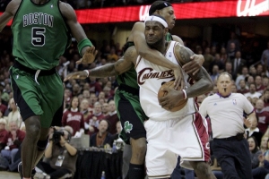 333体育|电竞-官方网站-皮尔斯：詹姆斯有着大前锋身材&amp;后卫打法 他身材和大本一样